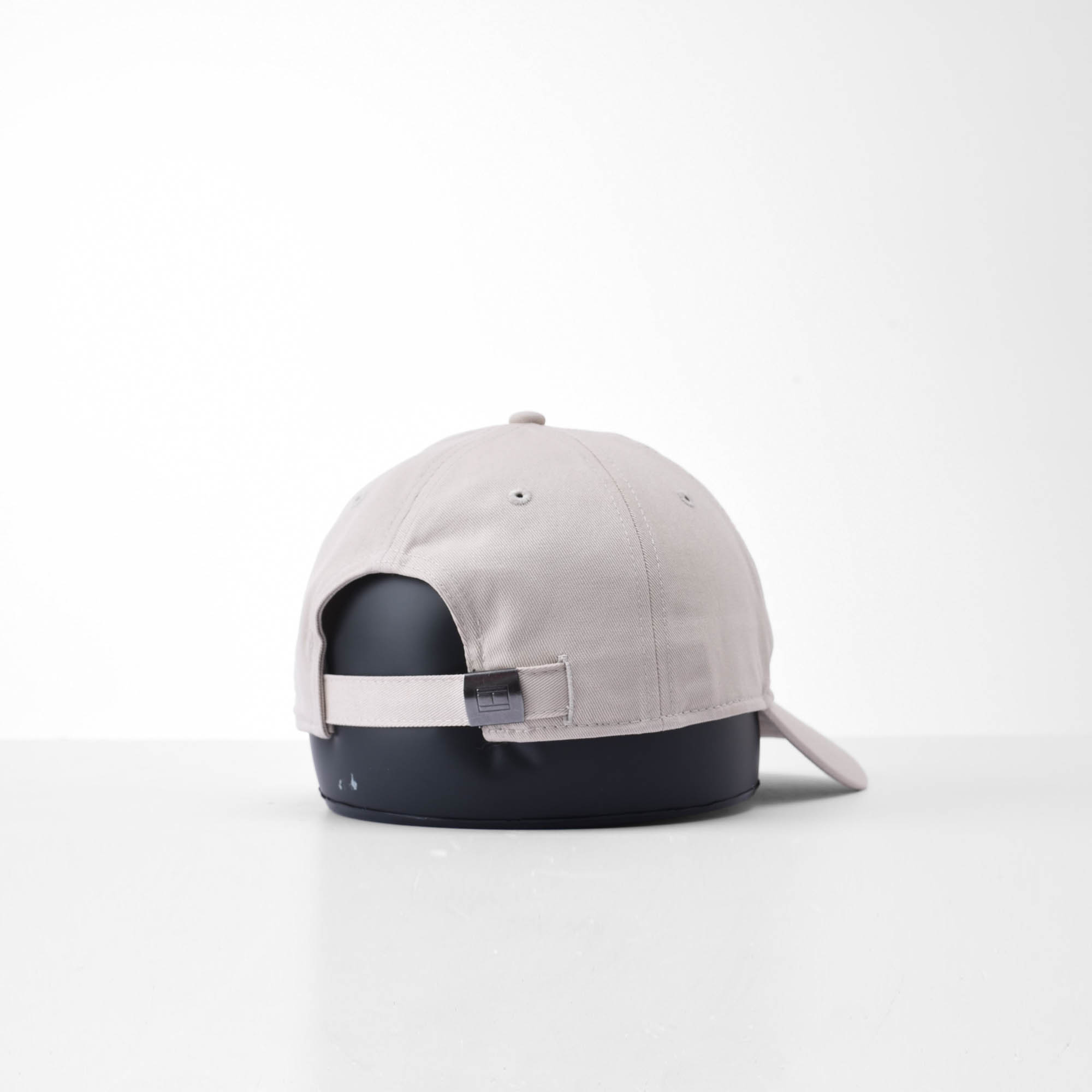 TOMMY HILFIGER AM MINI FLAG CAP - SAND