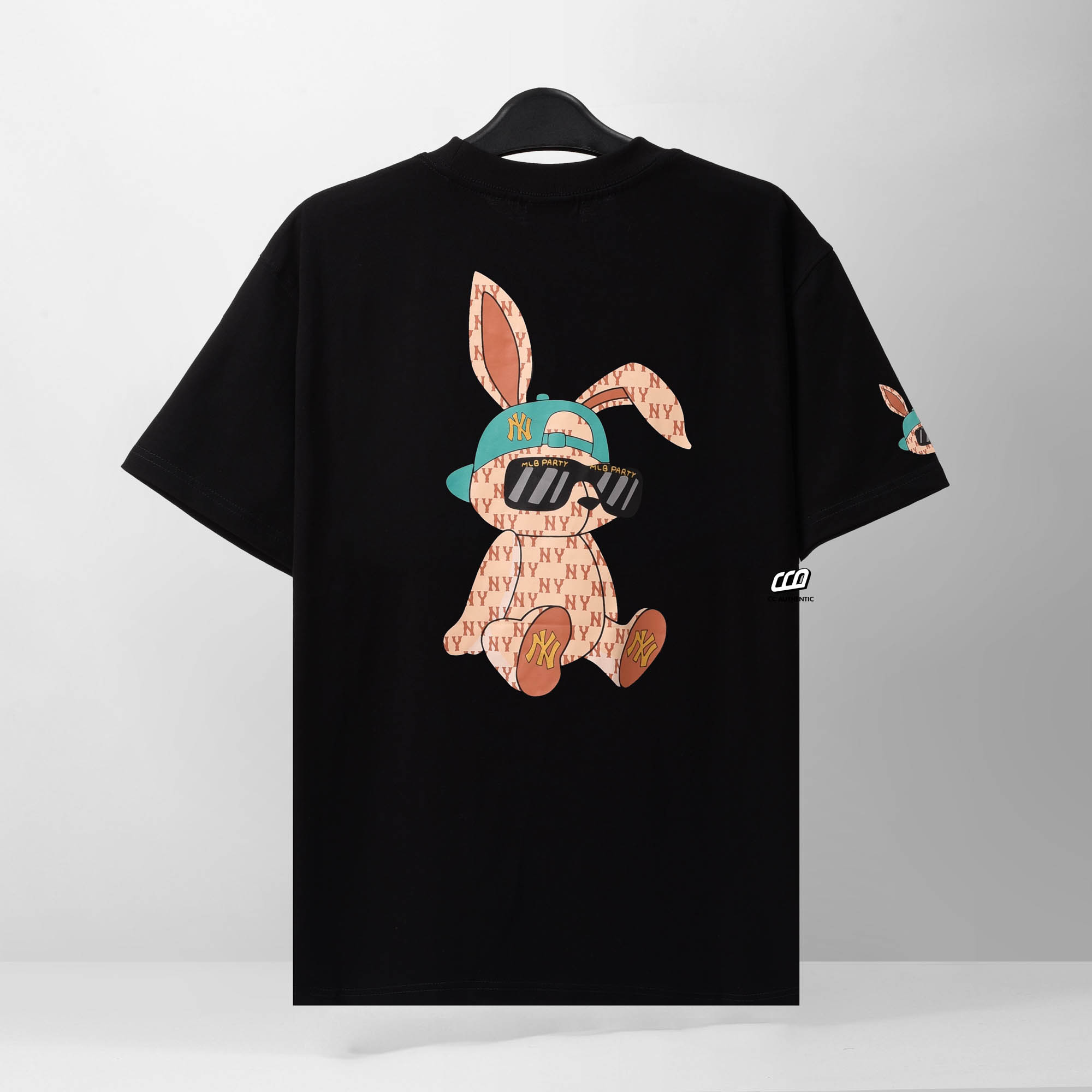 NEW ERA BACK RABBIT T-SHIRT - BLACK