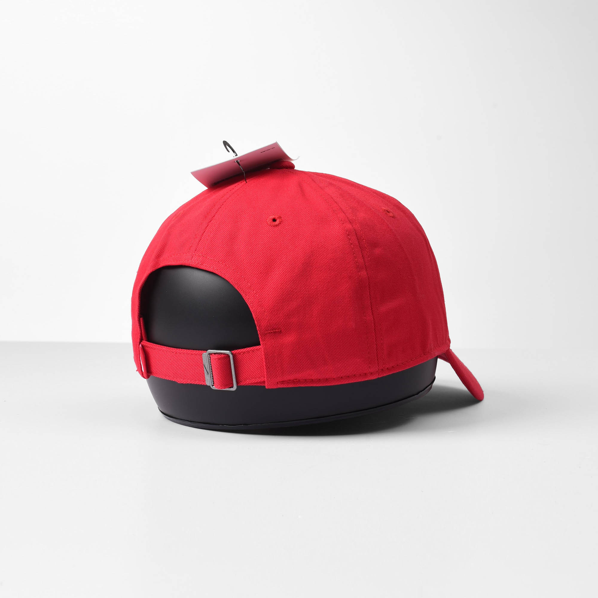 NIKE LINE SWOOSH CAP - RED