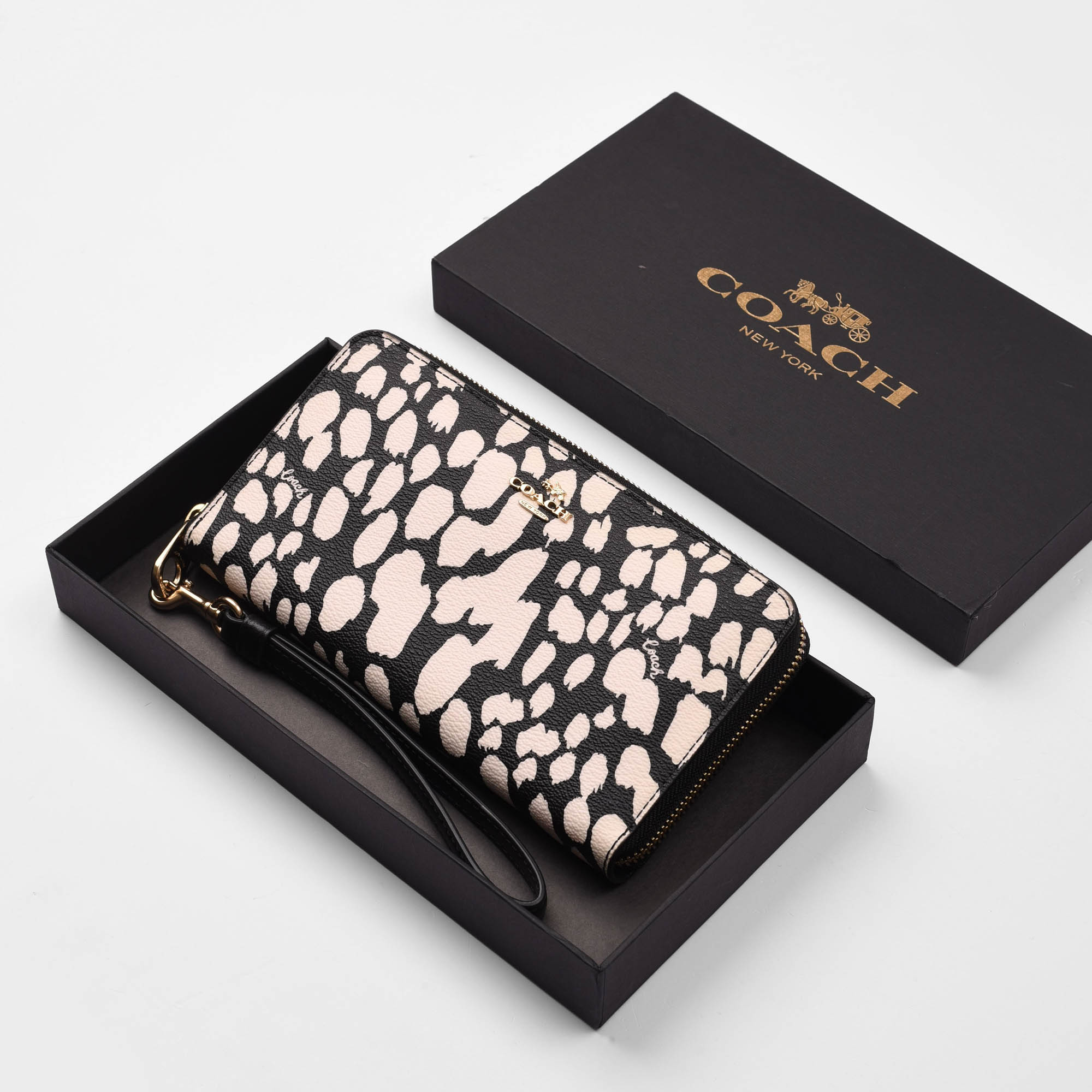 COACH ZIP AROUND WOMEN WRISTLET STRAP WALLET